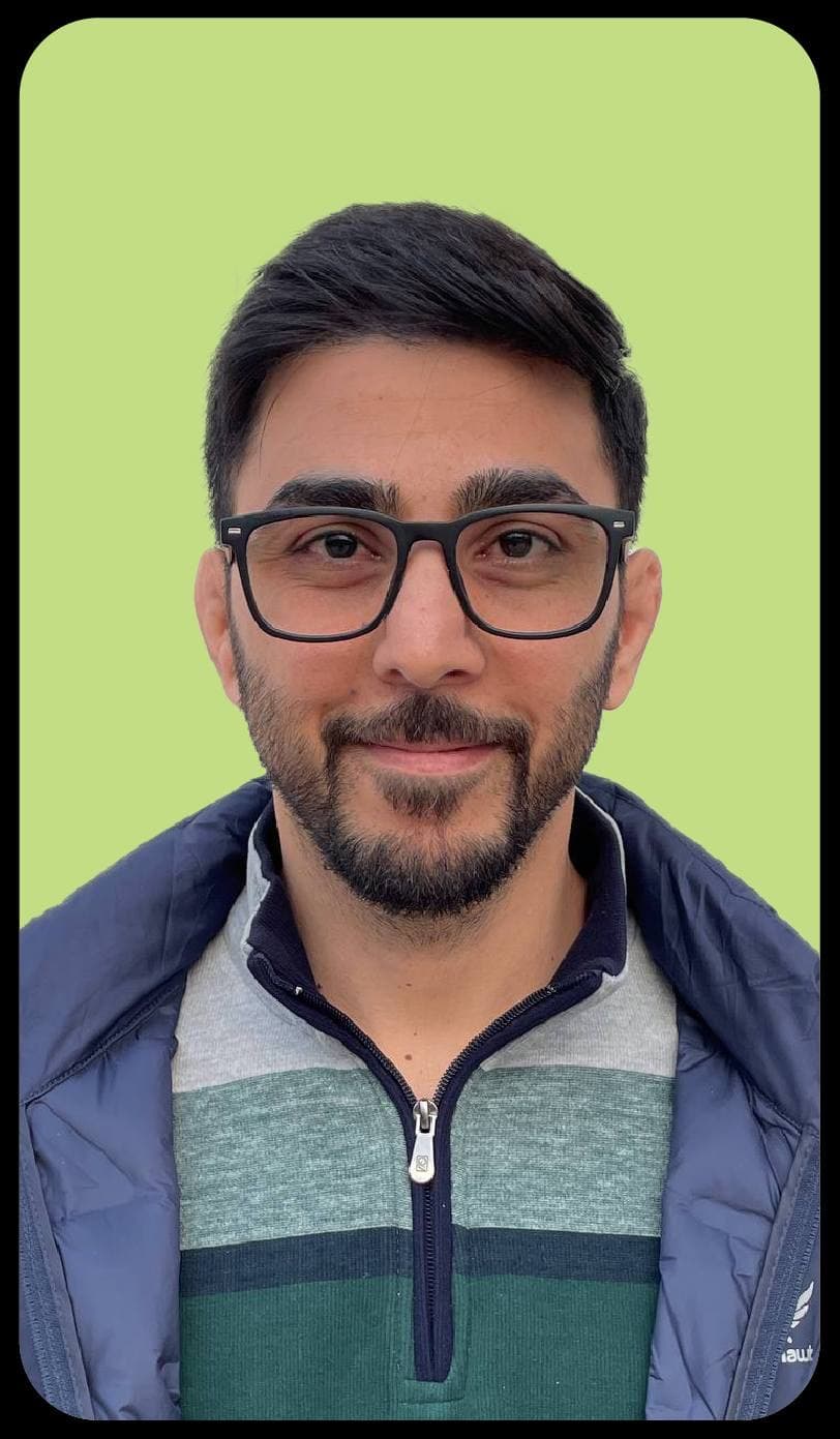 آقای احسان تقی‌زاده